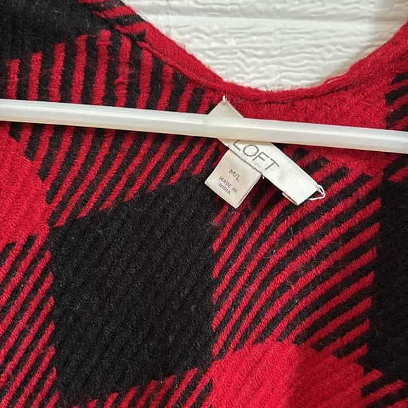 Loft size medium/large with sleeve openings. Needs some shaving done - Picture 2 of 6